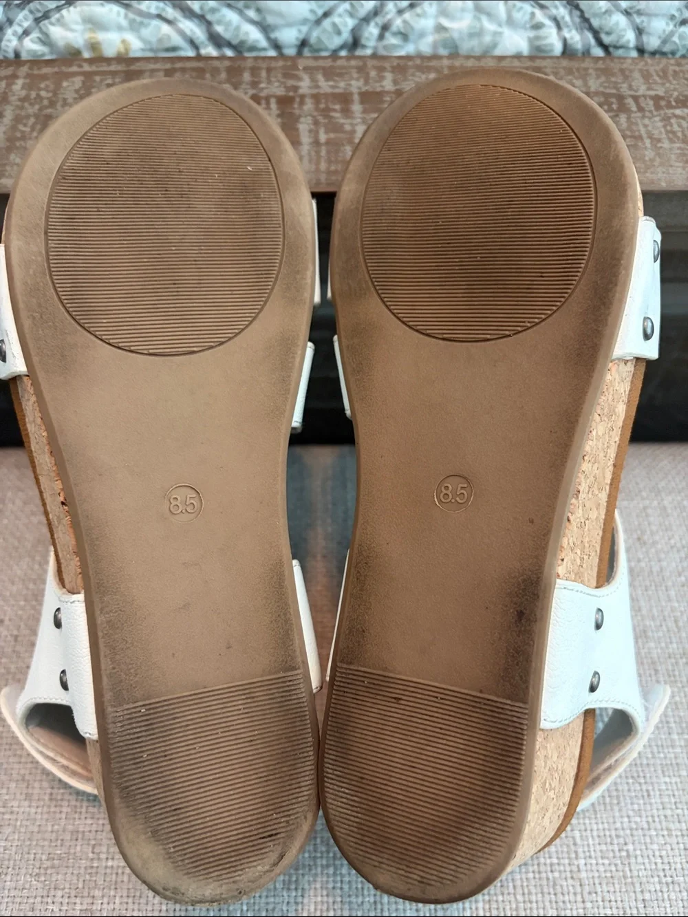 Very G white faux leather sandals, size 8.5. - Picture 9 of 10